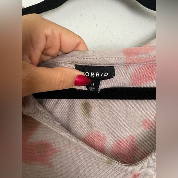 Torrid Size 0/Large Skull Sweatshirt cotton Blend Witchy Tie Dye Grey Cozy - Picture 4 of 6